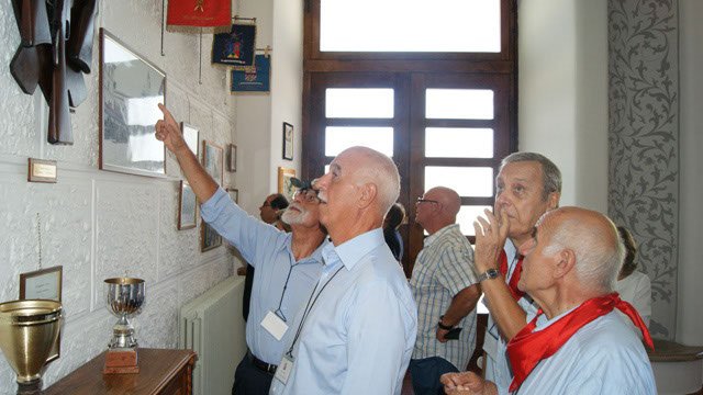 1° raduno Ascoli Piceno dal 9 al 10 settembre 2011 -  foto...181 - prima di andare in sala riunioni